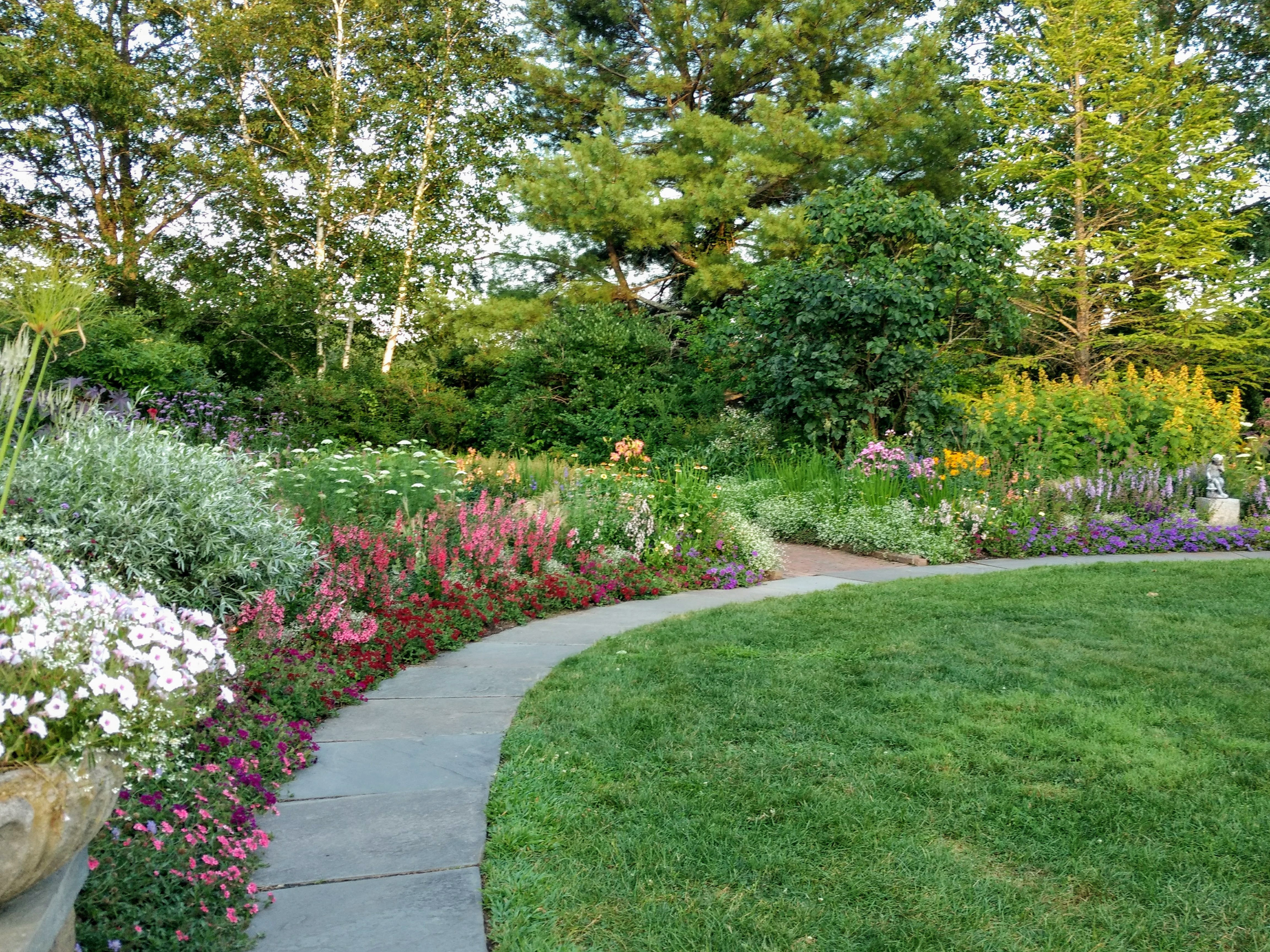 Благоустройство участка частного дома в Новочеркасске и Ростовской области